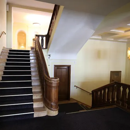 Apartament New Renovated In Center Of