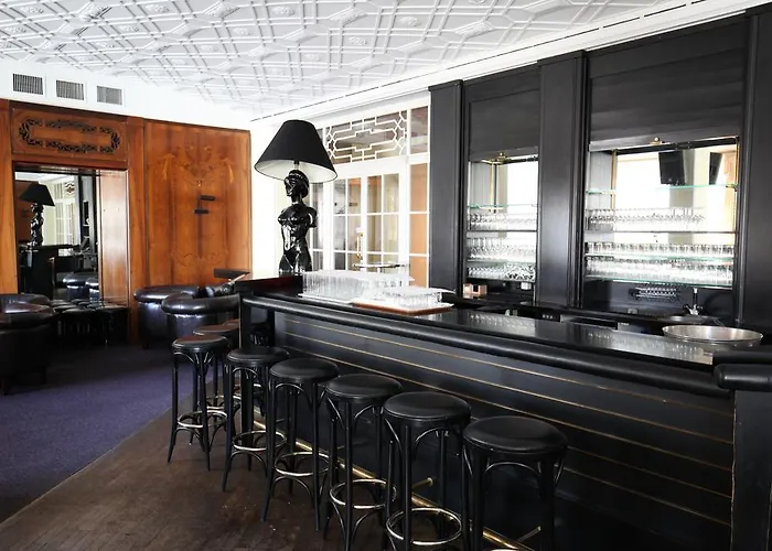 شقة New Renovated In Center Of