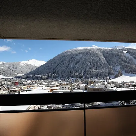 New Renovated In Center Of Νταβός